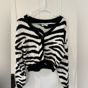 WORN 1x - Zebra Button Up Cropped Hollister Sweater
